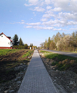 Zdjęcie chodnika w powiecie świdnickim