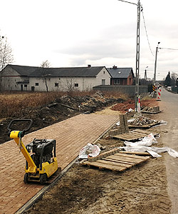 Kozienice, powstawanie nowego chodnika