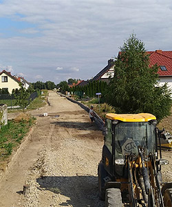 Tarnowo Podgórne, układanie krawężnika